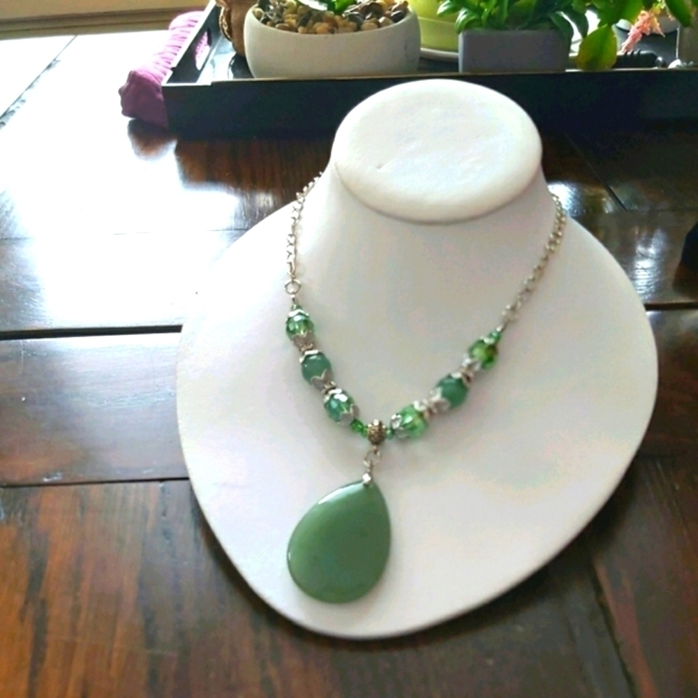 🆕️Green-pretty necklace... NWT/B1